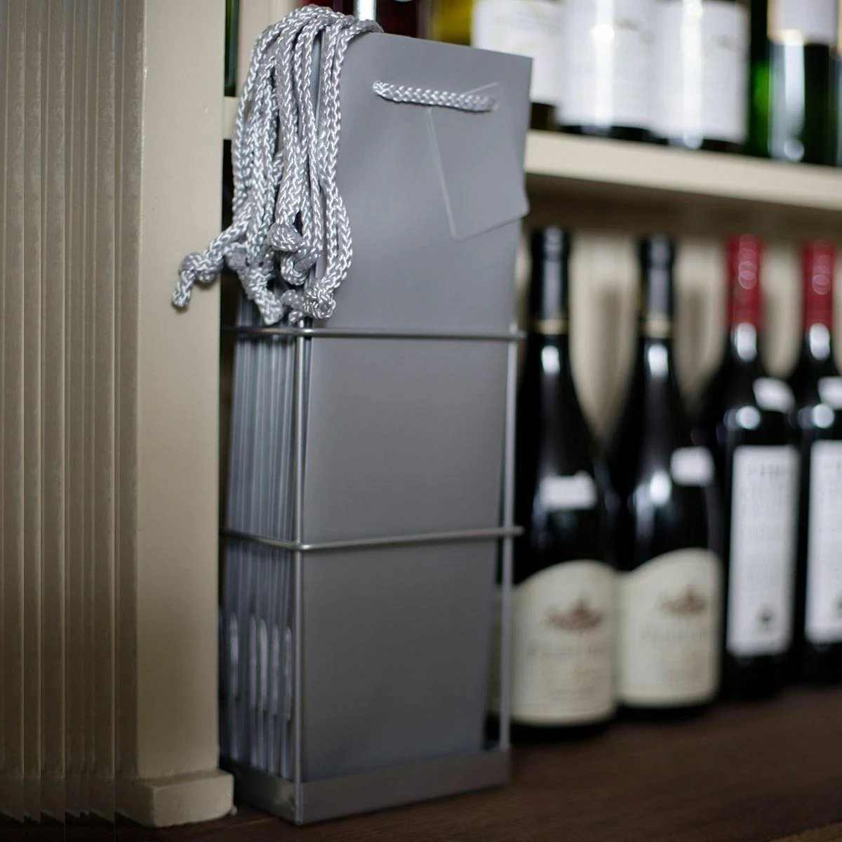 1 Bottle laminated gift bag - Image 3