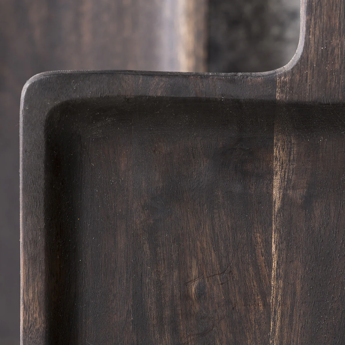 Black wooden scooped serving board - Image 3