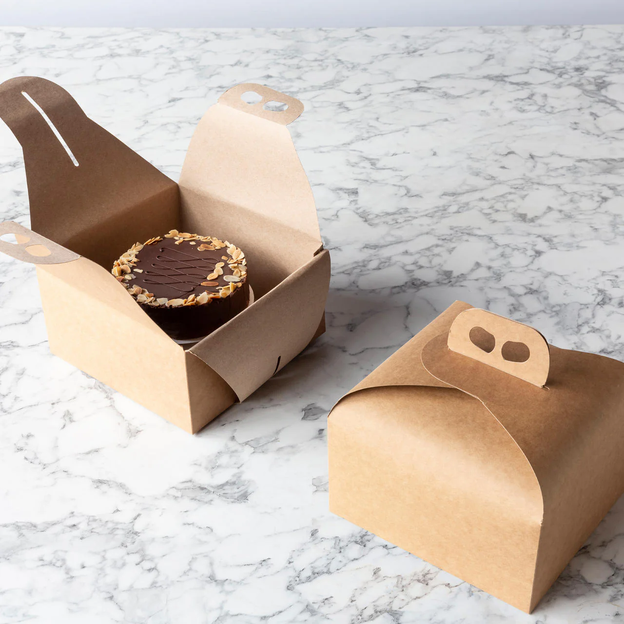 Kraft cake or panettone gift box with carrier handle - Image 3