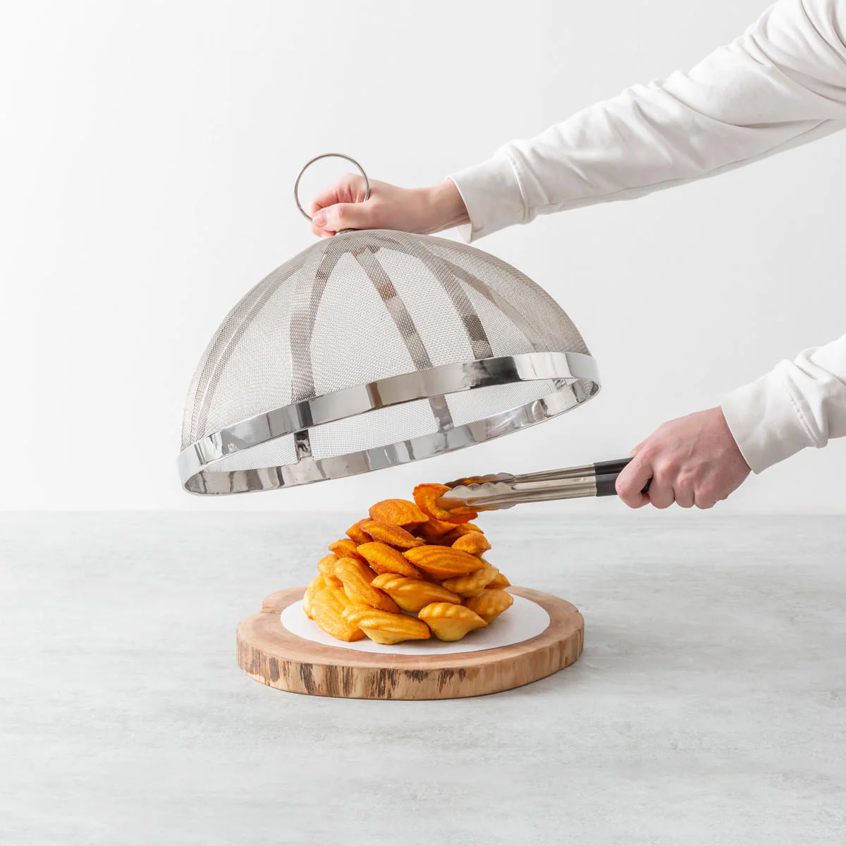 Oversized metal mesh food cover with handle - Image 2