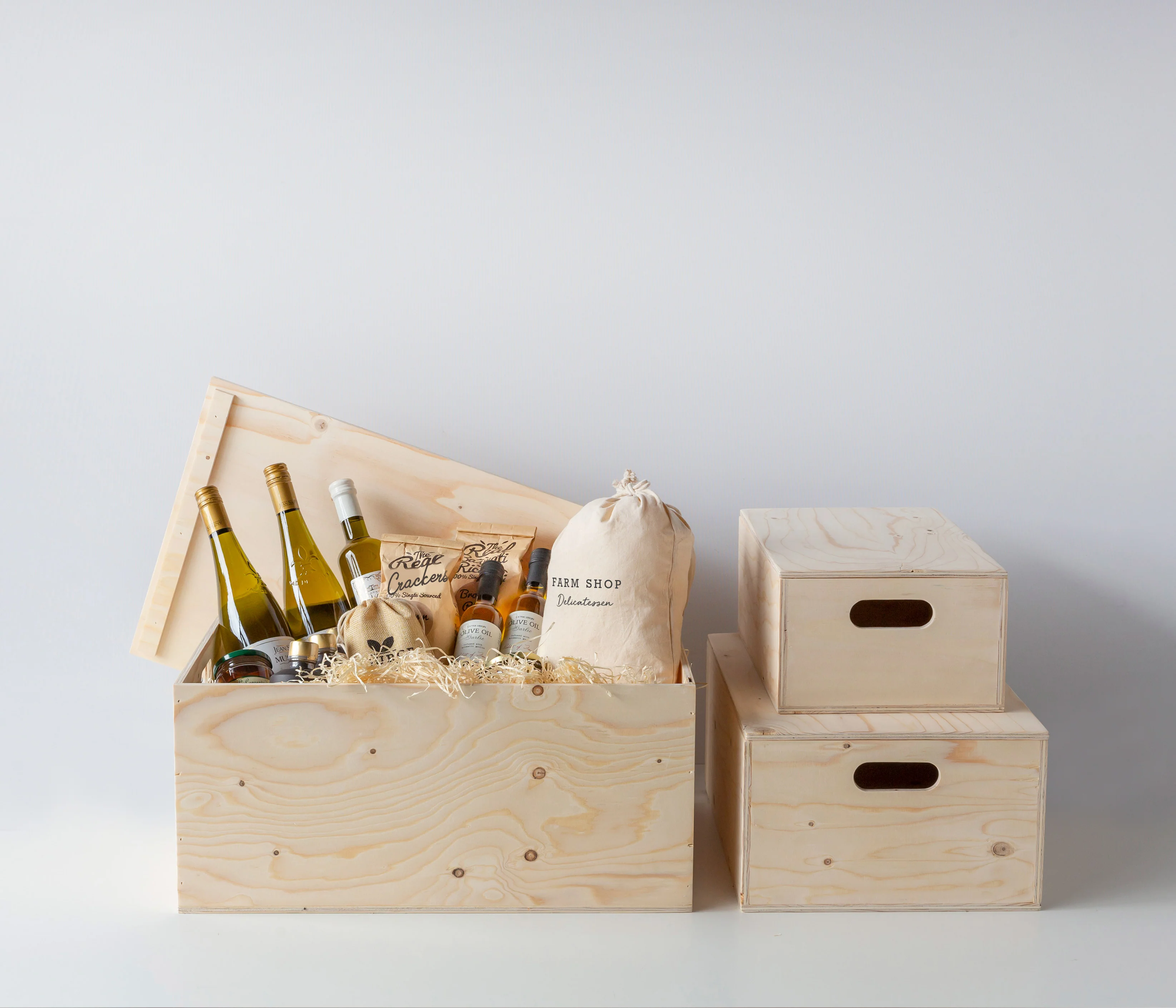 Wooden hamper box with drop on lid - Image 5